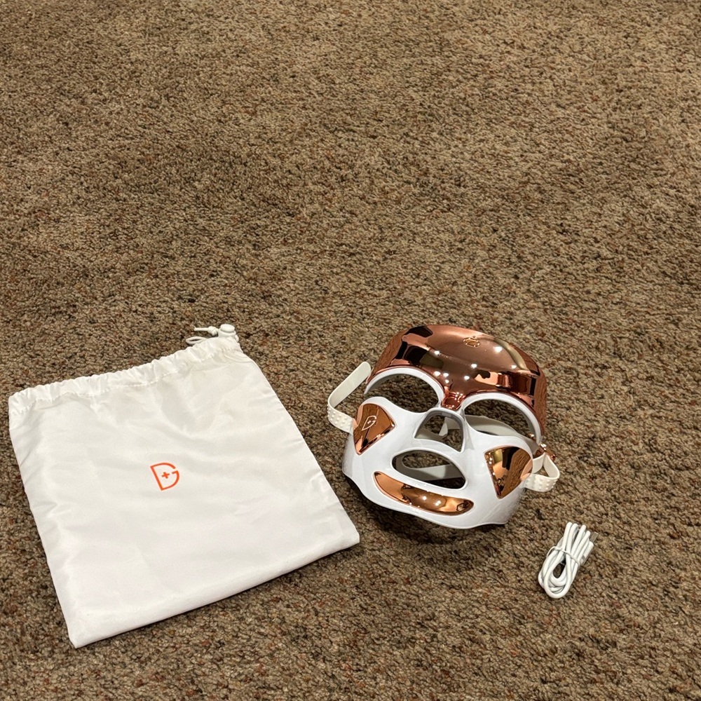 Dr Dennis gross White and Gold LED Face Mask
